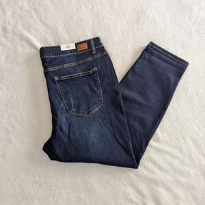 Judy Blue Mid Rise Tapered Slim Fit Blue Jeans- Size 24W - NEW